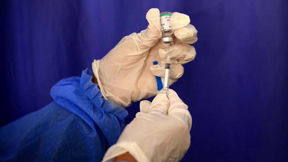 epa09017843 A health worker prepares to administer a dose of COVID-19 vaccine at Lady Reading Hospital MTI, in Peshawar, Pakistan, 17  February 2021. Pakistani authorities began administering the first batch of 500,000 Chinese SinoPharm vaccines donated by Beijing, as part of a phase-by-phase campaign prioritizing health workers. Recently, the country's health ministry revealed in a statement that Pakistan had also secured 17 million doses of the AstraZeneca vaccine, of which 6-6.8 million doses will be available within the first quarter and the remaining in the second quarter of 2021. After witnessing a peak in coronavirus infections in June, Pakistan has registered a sharp decline in the number of fresh cases  EPA/ARSHAD ARBAB