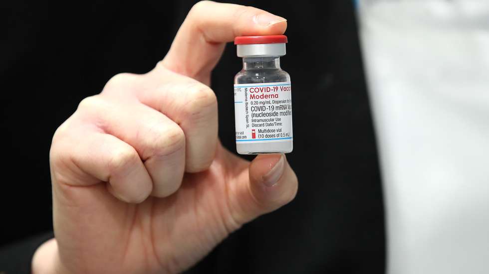 epa09481031 A person holds a multi-dose vial of Moderna COVID-19 vaccine at a pharmacy in Brisbane, Queensland, Australia, 22 September 2021. Community pharmacies in Queensland started to administer Moderna COVID-19 vaccines, including to children over 12.  EPA/JONO SEARLE AUSTRALIA AND NEW ZEALAND OUT