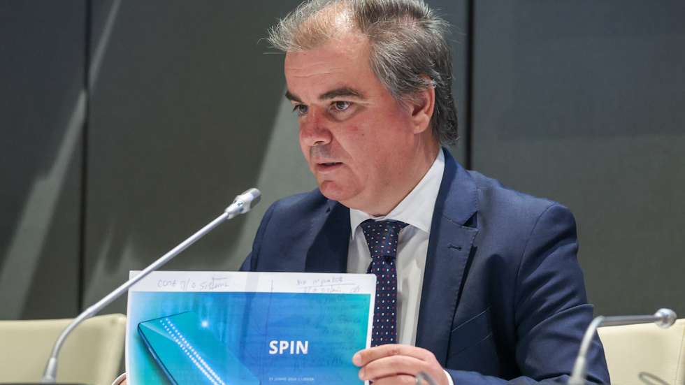 O administrador do Banco de Portugal, Hélder Rosalino, durante a sessão de apresentação do serviço SPIN, em Lisboa, 21 de junho de 2024. O SPIN vai permitir utilizar o número de telemóvel ou o número de identificação de pessoa coletiva do destinatário, em vez do IBAN, para iniciar transferências a crédito e transferências imediatas, facilitando a realização destas operações. ANTÓNIO COTRIM/LUSA