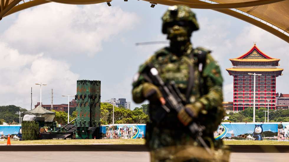epa13153089 A Taiwanese military personnel stands guard in front of Patriot air defense system deployed at a park as part of the annual Han Kuang military exercises, in Taipei, Taiwan, 06 August 2026. Taiwan’s Han Kuang exercises test combat readiness against a potential Chinese invasion.  EPA/RITCHIE B. TONGO