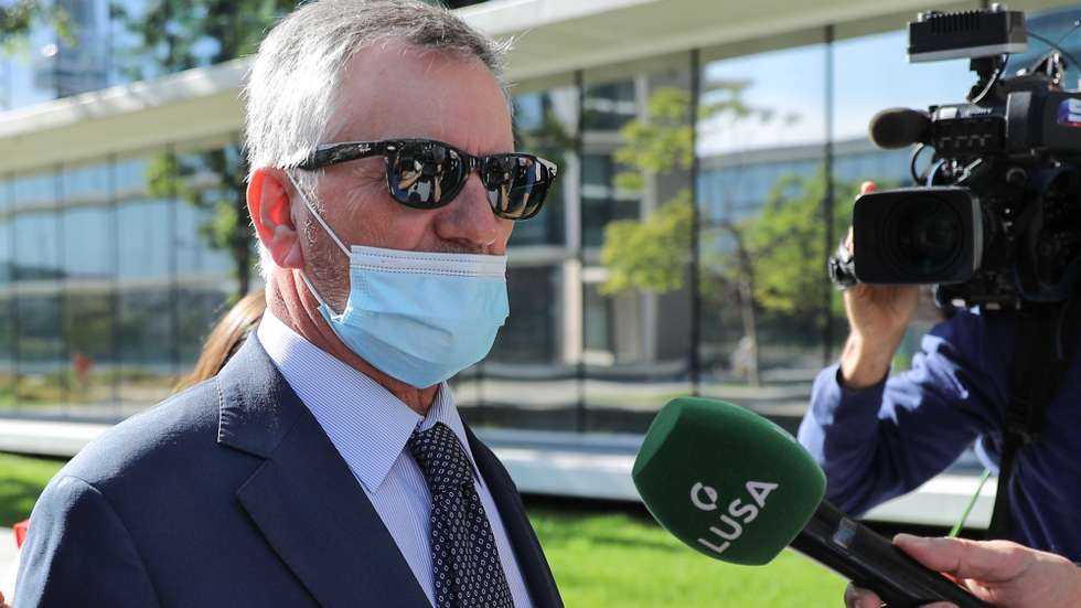 O ex-ministro Socialista Armando Vara esta manhã à chegada ao Campus de Justiça em Lisboa para o inicio do julgamento no âmbito da Operação Marquês. O ex-ministro socialista responde pelo crime de branqueamento de capitais. 9 de junho de 2021. MIGUEL A. LOPES / LUSA