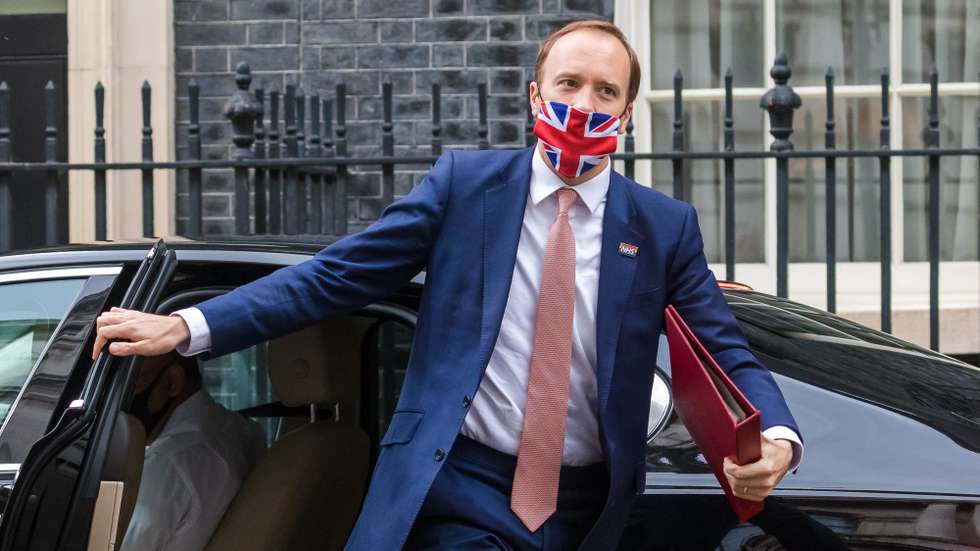 epa09231521 British Health Secretary Matt Hancock arrives in Downing Street ahead of a press conference in London, Britain, 27 May 2021. Prime Minister Johnson has rejected claims by his former closest adviser Dominic Cummings that government mistakes led to thousands of extra Covid deaths. Hancock, who was accused by Cummings of lying about his handling of the pandemic claims the allegations are false.  EPA/VICKIE FLORES