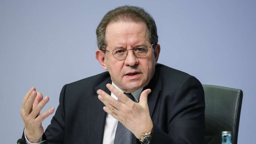 epa06473812 The Vice-President of the European Central Bank (ECB) Vitor Constancio speaks during a press conference following the meeting of the Governing Council of the European Central Bank in Frankfurt Main, Germany, 25 January 2018. The ECB leaves the main interest rates unchanged in its first policy decision of 2018.  EPA/ARMANDO BABANI