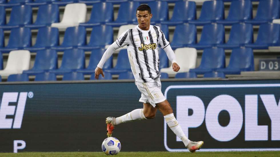 epa09195001 Juventus'  Cristiano Ronaldo in action during the Italian Serie A soccer match US Sassuolo vs Juventus FC at Mapei Stadium in Reggio Emilia, Italy, 12 May 2021.  EPA/ELISABETTA BARACCHI