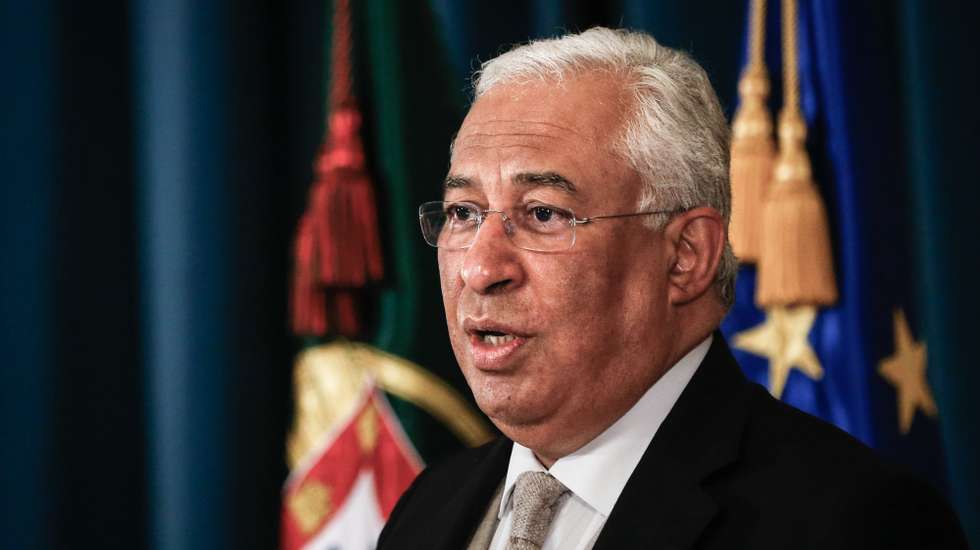 O primeiro-ministro, António Costa, discursa durante a cerimónia da assinatura da declaração de compromisso sobre condições de retoma da economia dos Parceiros Sociais para a retoma económica e de assinatura do Protocolo de Cooperação entre a AHRESP e a DGS, no Palácio Nacional da Ajuda, em Lisboa, 12 de maio de 2020. RODRIGO ANTUNES/LUSA