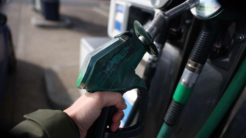 epa12809302 A person handles a fuel pump  at a petrol forecourt in London, Britain, 10 March 2026. Global oil prices have risen sharply after Iran's response to US and Israeli airstrikes disrupted shipping. UK Chancellor Rachel Reeves has said Britain is likely to be hit by rising inflation because of the US-Iran war. In response to concerns that some petrol stations are exploiting the conflict to unjustifiably raise fuel costs, Chancellor Rachel Reeves has issued a stern warning against 'price gouging' by retailers.  EPA/NEIL HALL
