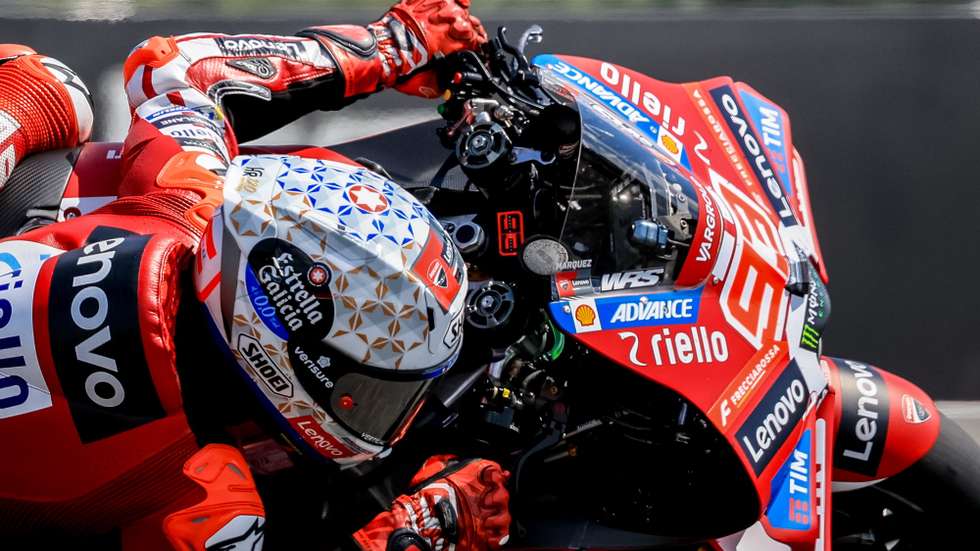 epa13054034 Spanish MotoGP rider Marc Marquez of Ducati Lenovo Team in action at the Grand Prix of Czechia at the Masaryk Circuit in Brno, Czech Republic, 21 June 2026.  EPA/MARTIN DIVISEK