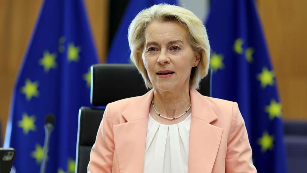 epa13224405 European Commission President Ursula von der Leyen attends the weekly meeting of the College of Commissioners at the European Commission in Brussels, Belgium, 09 September 2026. The College is expected to discuss the Affordable Housing Act, the Public Procurement Act, the European Innovation Act, and a package on the EU's outermost regions.  EPA/OLIVIER HOSLET