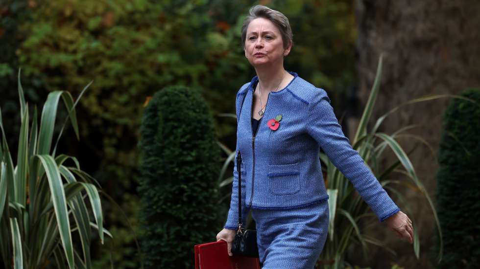 epa11690374 British Secretary of State for the Home Department Yvette Cooper arrives at 10 Downing Street for a cabinet meeting in London, Britain, 29 October 2024.  EPA/ANDY RAIN