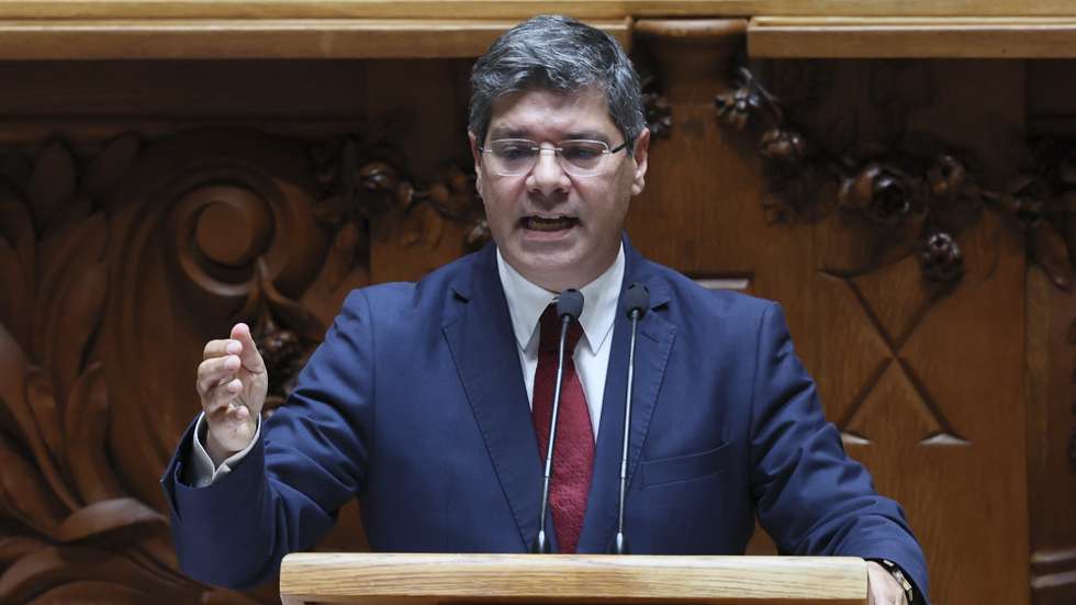 Eurico Brilhante Dias, líder parlamentar do PS, durante a sessão plenária no parlamento da Assembleia da República, em Lisboa, 02 de junho 2026.  MANUEL DE ALMEIDA/LUSA
