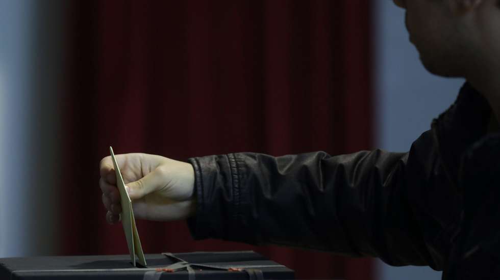 No âmbito das eleições presidenciais, a CNE apoia ainda o site "euvoto.pt", um projeto criado por um conjunto de cidadãos preocupados com a abstenção jovem, que divulga informações sobre como votar e quais os candidatos presidenciais na corrida a Belém.
