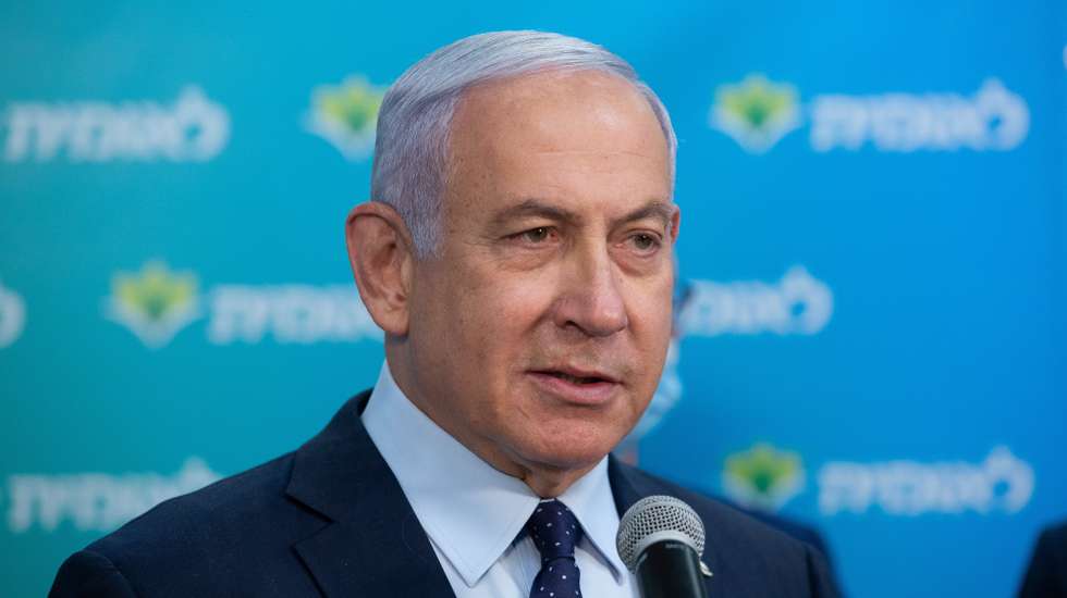 epa09016576 Israeli Prime Minister Benjamin Netanyahu speaks during his visit to the Leumit Health Care Services vaccination facility in Jerusalem, 16 February 2021. Netanyahu said Israel had allegedly vaccinated four million people against COVID-19.  EPA/ALEX KOLOMOISKY / POOL