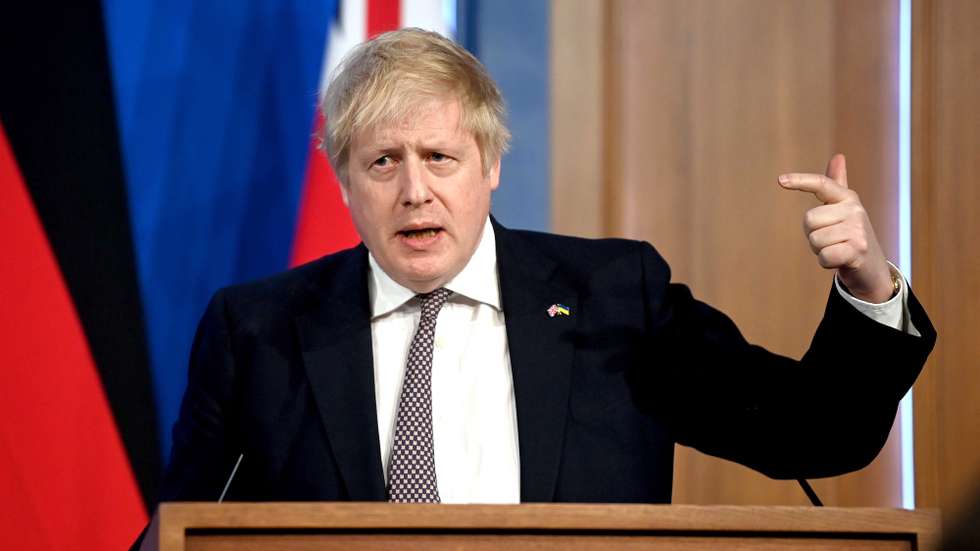 epa09878748 British Prime Minister Boris Johnson speaks at a press conference with Germany's Chancellor Olaf Scholz, in Downing Street in London, Britain, 08 April 2022.  EPA/NEIL HALL / POOL