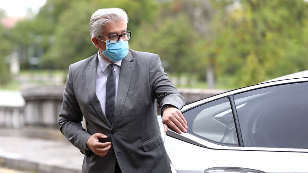O secretário de Estado Adjunto e da Saúde, António Lacerda Sales, à chegada para uma visita ao espaço onde decorre a vacinação de doentes em contexto de consulta externa, em Lisboa, 13 de maio de 2021. ANTÓNIO PEDRO SANTOS/LUSA