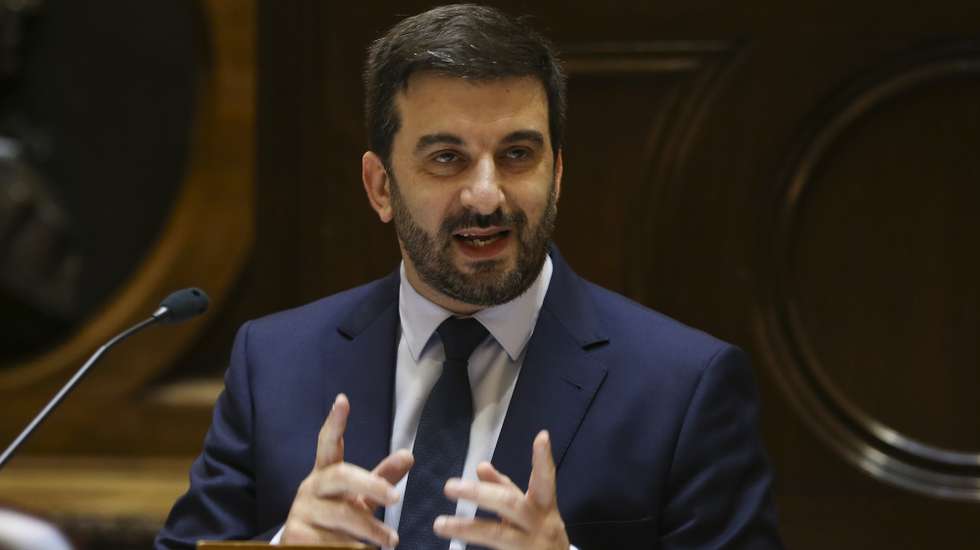 O ministro da Educação, Tiago Brandão Rodrigues, durante a sua audição na Comissão de Educação, Ciência, Juventude e Desporto na Assembleia da República, Lisboa, 26 de maio de 2021.  MANUEL DE ALMEIDA/LUSA