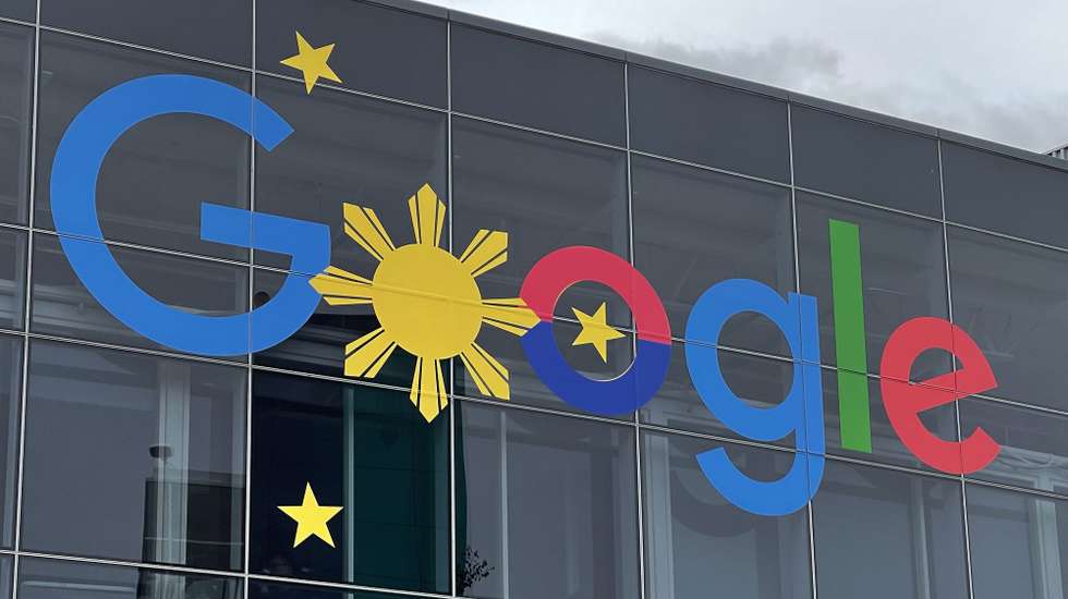 epa09547954 Google's Headquarters, known as the Googleplex, spans over 60 buildings in a sprawling campus in Mountain View, California, USA, 26 October 2021. Google-parent Alphabet Inc., beat market expectations in their third-quarterly earnings.  EPA/JOHN G. MABANGLO