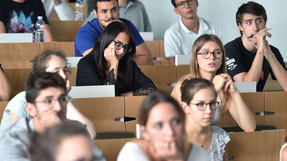 epa07814380 University candidates take the entrance tests for the medical school of the University of Turin Campus Luigi Einaudi, in Turin, northern Italy, 03 September 2019. This year some 84,716 candidates have enrolled in Turin for the admission tests for the degree programme in Medicine and Dentistry, Architecture and Veterinary.  EPA/ALESSANDRO DI MARCO