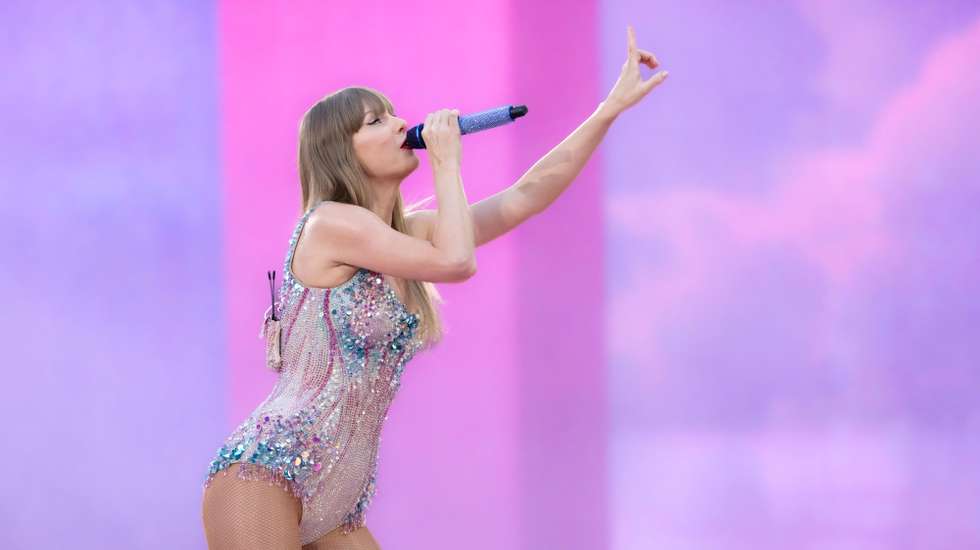 epa11476562 US singer-songwriter Taylor Swift performs on stage during her concert, as part of her &#039;The Eras Tour&#039;, at the San Siro stadium in Milan, Italy, 13 July 2024. The US artist is giving concerts on 13 and 14 July at the San Siro Stadium.  EPA/MATTEO BAZZI