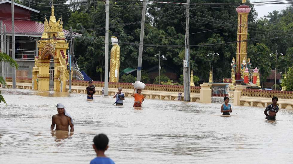 epaselect epa11603206 People carry their belongings at they wade through the flood in Taungoo, Bago division, Myanmar, 14 September 2024. Heavy rains triggered by Typhoon Yagi have caused severe flooding in parts of Myanmar, leaving thousands stranded in their homes, with further heavy rainfall and thunderstorms expected, according to the state weather office. A statement from the Military announced 59,413 households were affected in 34 townships and set up 187 relief camps for the 236,649 people. There were 33 casualties due to the flood in the country including the Naypyitaw.  EPA/NYEIN CHAN NAING