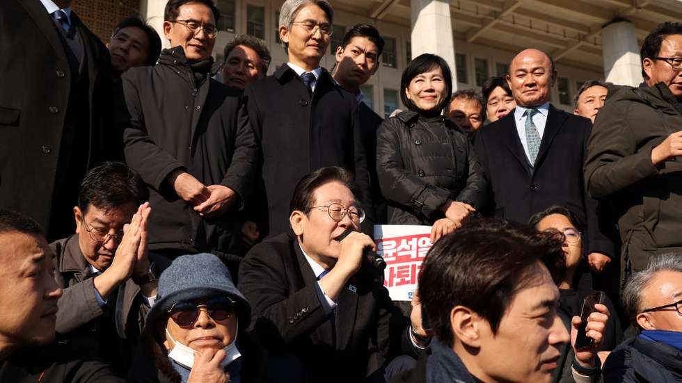 epa11755912 Lee Jae-Myung (C, bottom), leader of the opposition Democratic Party, speaks to supporters in front of the National Assembly in Seoul, South Korea, 04 December 2024. South Korean President Yoon Suk Yeol annnounced his intention to lift the emergency martial law hours after the National Assembly unanimously voted in favor of a resolution urging the president to withdraw the martial law during an emergency plenary session. Yoon had declared martial law the previous night, citing the need to root out pro-North Korean forces and uphold the constitutional order.  EPA/HAN MYUNG-GU