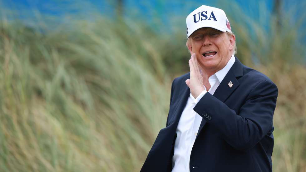 epa13236587 US President Donald Trump gestures as he visits Trump International Golf Links and Hotel in Doonbeg, Ireland, 13 September 2026. Trump is on a two-day visit to Ireland that includes attending the Amgen Irish Open at his Doonbeg golf course.  EPA/NEIL HALL