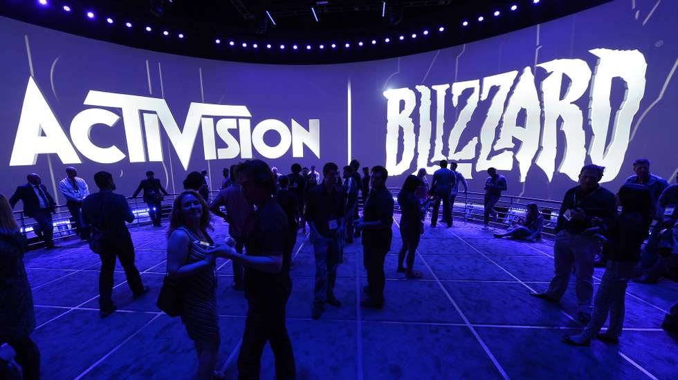 epa09693177 (FILE) - Attendees gather at the Activision Blizzard exhibit at the E3 (Electronic Entertainment Expo) in Los Angeles, California, USA, 12 June 2013 (reissued 18 January 2022). Microsoft on 18 January 2022 in a press release confirmed it will ill acquire video games giant Activision Blizzard "in an all-cash transaction valued at 68.7 billion US dollars." The deal forms the biggest takeover by Microsoft to date.  EPA/MICHAEL NELSON *** Local Caption *** 55533336