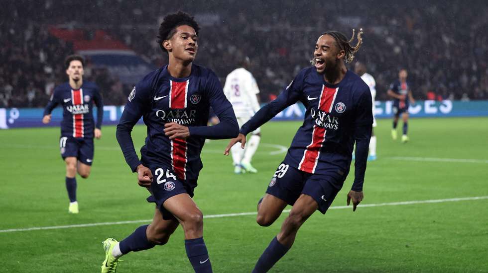 epa11669435 Senny Mayulu of Paris Saint Germain (L) celebrates after scoring a goal during the French Ligue 1 soccer match between Paris Saint Germain (PSG) and Strasbourg (RCSA) in Paris, France, 19 October 2024.  EPA/CHRISTOPHE PETIT TESSON