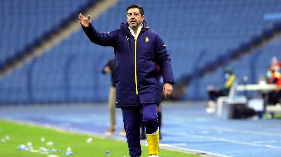 epa08868982 Al-Nassr's coach Rui Vitoria gestures during the Saudi Professional League soccer match between Al-Nassr and Al-Ettifaq at King Fahd International Stadium, in Riyadh, Saudi Arabia, 07 December 2020.  EPA/STR