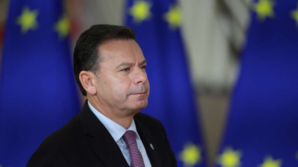 epa12671969 Portugal's Prime Minister Luis Montenegro arrives for an informal meeting of the members of the European Council in Brussels, Belgium, 22 January 2026. EU leaders are holding an emergency informal summit to address an escalation in transatlantic tensions regarding Greenland and new US trade threats.  EPA/OLIVIER MATTHYS
