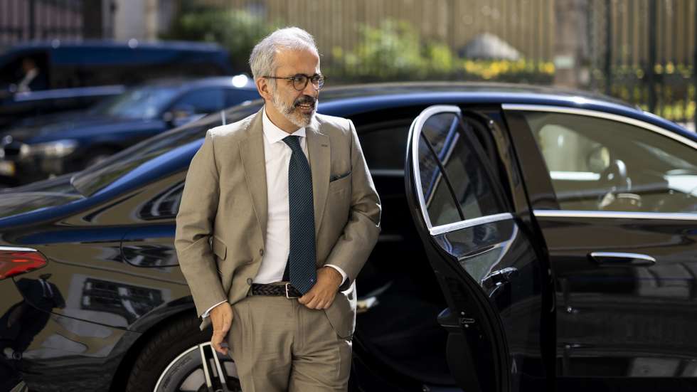 O ministro dos Negócios Estrangeiros, Paulo Rangel, à chegada para uma visita a sede da Comunidade dos Países de Língua Portuguesa (CPLP), em Lisboa, 03 de julho de 2026. JOSÉ SENA GOULÃO/LUSA