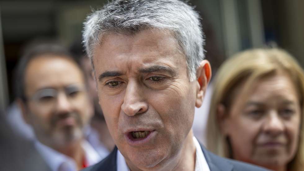 O secretário-geral do Partido Socialista (PS), José Luis Carneiro, fala aos jornalistas à chegada para o Congresso Federativo da Federação da Área Urbana do PS (FAUL), no Forum Lisboa, em Lisboa, 12 de julho de 2026. JOSÉ SENA GOULÃO/LUSA