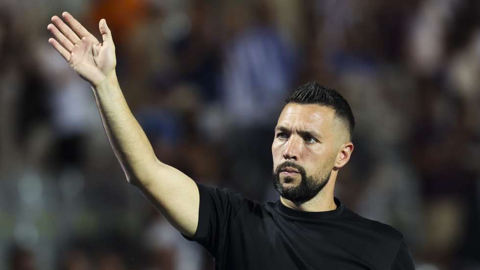 FC Porto head coach Francesco Farioli reacts at the end of their Portuguese First League soccer match against Casa Pia held at Rio Maior Municipal Stadium, Rio Maior, Portugal, 12 September 2026. JOSE SENA GOULAO/LUSA
