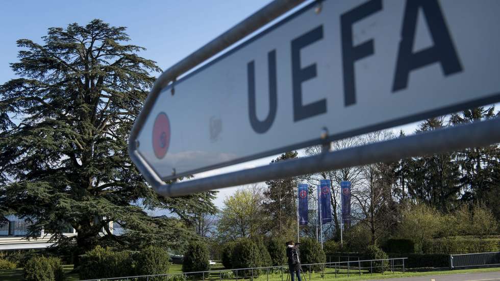 12 clubes anunciaram a criação de uma competição anual com 20 equipas, na véspera de a UEFA revelar o formato competitivo da Liga dos Campeões
