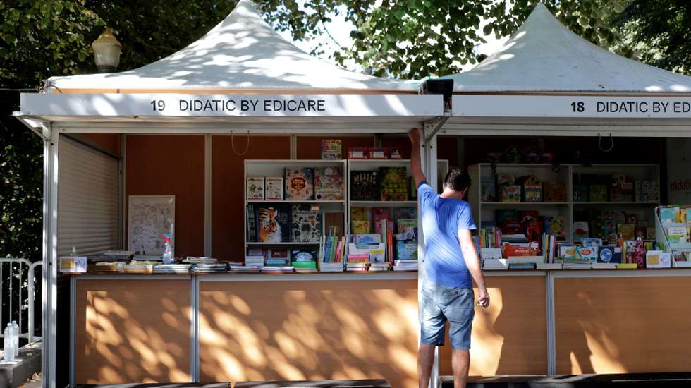 Últimos preparativos para a abertura da Feira do Livro do Porto, 26 Agosto de 2020. A edição deste ano realiza-se entre os dias 28 de agosto e 13 de setembro nos jardins do Palácio de Cristal. (ACOMPANHA TEXTO DE 27/08/2020) ESTELA SILVA/LUSA