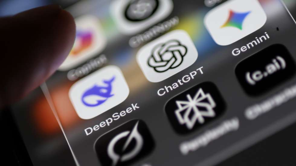 epa12494835 (ILLUSTRATION) - A mobile phone display showing the icons of artificial intelligence (AI) apps Deepseek, Chatgpt and Gemini in Berlin, Germany, 31 October 2025.  EPA/HANNIBAL HANSCHKE