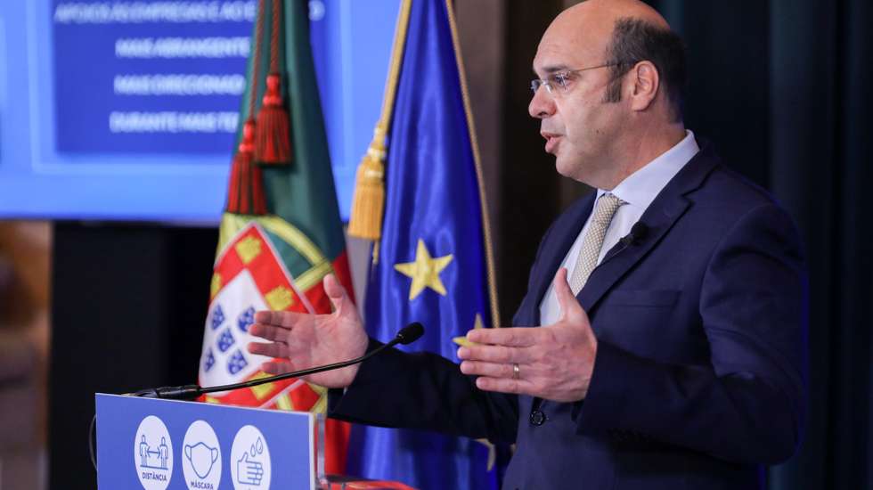 O ministro de Estado, da Economia e Transição Digital,  Pedro Siza Vieira, intervém na sessão de apresentação das medidas de apoio ao emprego e às empresas aprovadas em Conselho de Ministros, em Lisboa, 12 de março de 2021. MIGUEL A. LOPES/LUSA