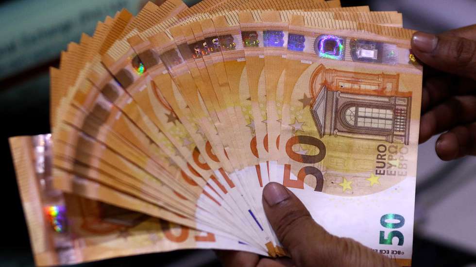 epa09783859 A worker counts Euro banknotes at a money exchange company in Karachi, Pakistan, 25 February 2022. Due to the ongoing crisis in Ukraine and importers' demand for the greenback, the rupee resumed its drop against the US dollar, losing 0.13 percent to reach Rs 176.39 in the interbank market.  EPA/SHAHZAIB AKBER