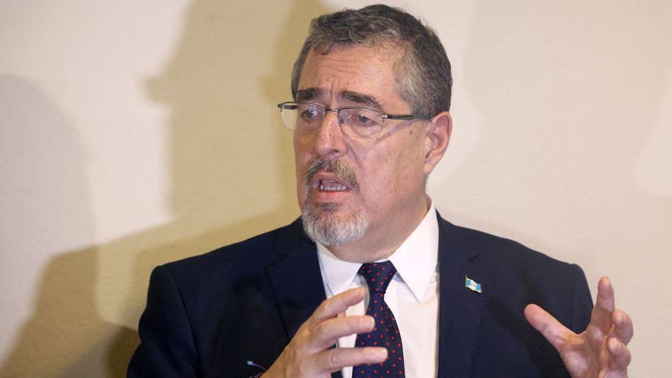 epa10840923 Guatemalan President-elect Bernardo Arevalo de Leon speaks during a press conference in Guatemala City, Guatemala, 04 September 2023. Arevalo, in his first meeting with the current President Alejandro Giammattei, following his August 25 win in the second round of the general election, said that he received an official proposal for government transition on 14 January 2024. The president-elect indicated that they would analyze Giammattei's proposal to organize the work schedule for the transition of command.  EPA/Esteban Biba