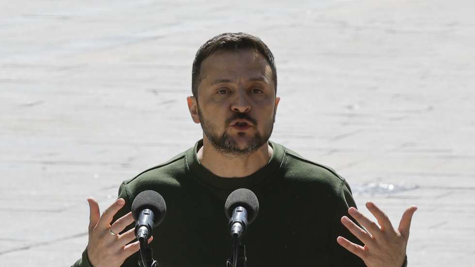 epa11329191 Ukrainian President Volodymyr Zelensky speaks during a joint press conference with President of the European Parliament Roberta Metsola (not pictured) in Kyiv, Ukraine, 09 May 2024. Metsola arrived in Kyiv to meet with top Ukrainian officials amid the ongoing Russian invasion.  EPA/SERGEY DOLZHENKO