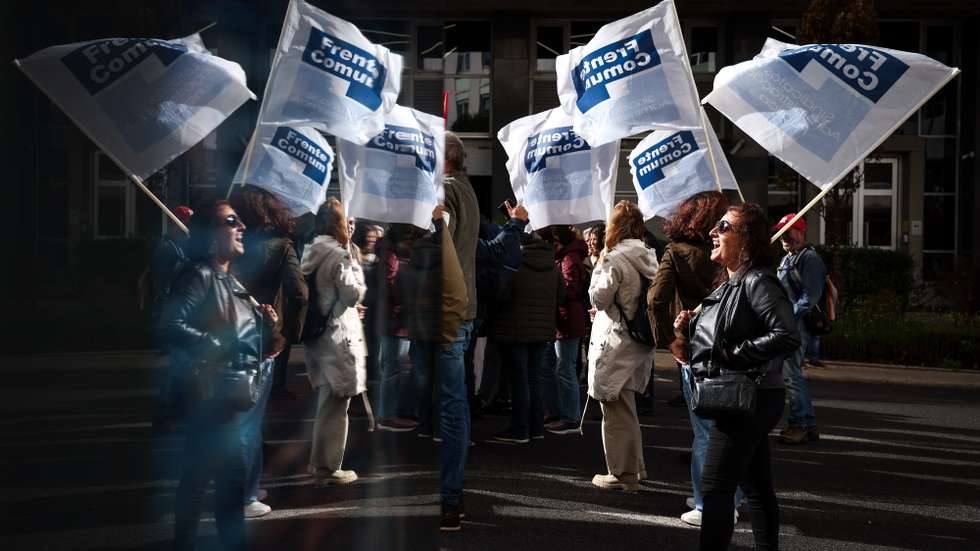 Manifestação nacional da Frente Comum de Sindicatos da Administração Pública, sob o mote "Aumentar salários, valorizar carreiras, reforçar os serviços públicos", para reivindicar aumentos salariais de, pelo menos, 15%, com um mínimo de 150 euros por trabalhador, a partir de janeiro", em Lisboa, 25 de outubro de 2024. RODRIGO ANTUNES/LUSA