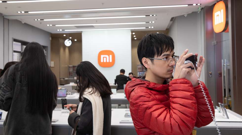epa11743705 A shopper looks at the new Xiaomi REDMI K80 phone in Beijing, China, 27 November 2024. Chinese consumer electronics company Xiaomi unveiled its new REDMI K80 phone.  EPA/JESSICA LEE