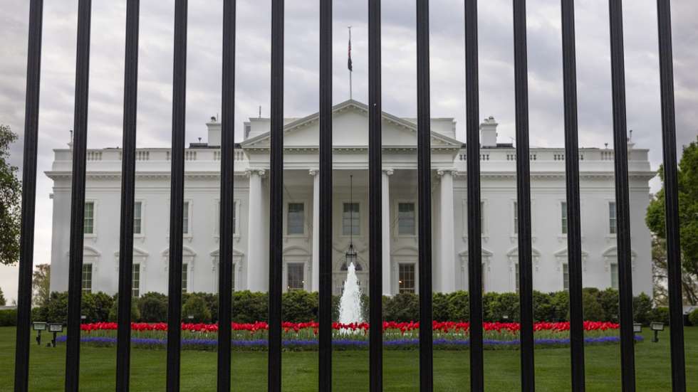 epa12031639 The White House in Washington, DC, USA, 14 April 2025. US President Donald J. Trump is set to meet with the President of El Salvador Nayib Bukele on 15 April as controversy continues over the Trump administration’s transfer of more than 200 Venezuelan immigrants accused of gang activity and violent crimes to a prison in El Salvador.  EPA/SHAWN THEW