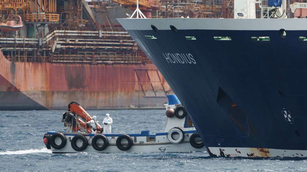 epa12947799 The MV Hondius cruise ship, affected by several hantavirus cases, remains anchored inside the Port of Granadilla de Abona in Tenerife, Spain, 11 May 2026. Authorities prepared to disembark the last passengers, who were expected to be repatriated from Tenerife South Airport.  EPA/RAMON DE LA ROCHA