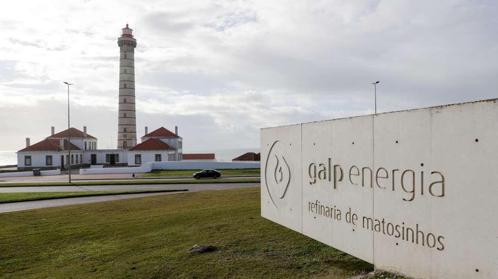 Refinaria da Petrogal em Matosinhos, 30 de dezembro de 2020. Os trabalhadores reúnem-se hoje nas instalações da empresa para participar no plenário convocado para debater o fim da refinação em Matosinhos, anunciada pela Galp, ESTELA SILVA/LUSA