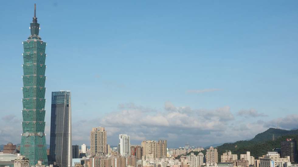 epaselect epa06524817 (FILE) - The Taipei 101 skyscraper in Taipei, Taiwan, on 16 November 2017 (Issued on 14 February 2018). On 14 February 2018,Taiwan's Investment Commission approved Japanese firm Itochu Corp's application to spend 600 million US dollars to acquire 37.2 percent stake in the Taipei Financial Center Corporation which manages the Taipei 101, from Taiwan's food giant Ting Hsin International Group. The deal makes Itochu the second-largest shareholder of Taipei 101 after Taiwan's Finance Ministry which holds 52 per cent stake. Ting Hsin group began consiidering selling its stake in Taipei 101 after it was involved in the cooking oil scandal in 2013, the biggest food safety scandal in Taiwan, and its image was damaged. In recent years, several foreign firms, including Malaysia's IOI Properties, have sought to buy stake in Taipei 101.  EPA/DAVID CHANG