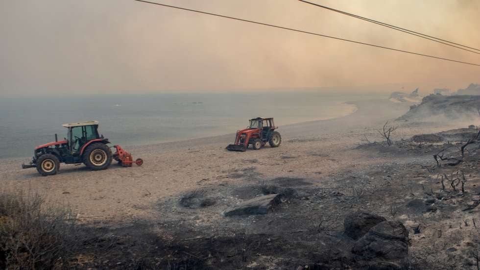 epaselect epa10762717 Τractors operate during a wildfire in Kiotari village, on Rhodes island, Greece, 22 July 2023. Although the Fire Department had managed to put out several rekindled blazes on the island over the last few days, the wildfire near the village of Laerma in the island's north keeps expanding and moving eastwards to the Gadoura dam, while residents in the villages of Lardos and Pilonas were told to evacuated their homes on the day, via the emergency number 112. Some 173 firefighters with 35 fire engines and 10 ground teams are battling the blaze, assisted by 3 water bombers and 2 helicopters. Another 31 firefighters with 4 fire engines and 3 ground teams were also expected to arrive from Slovakia. Local authority water tanks are also helping out.  EPA/DAMIANIDIS LEFTERIS