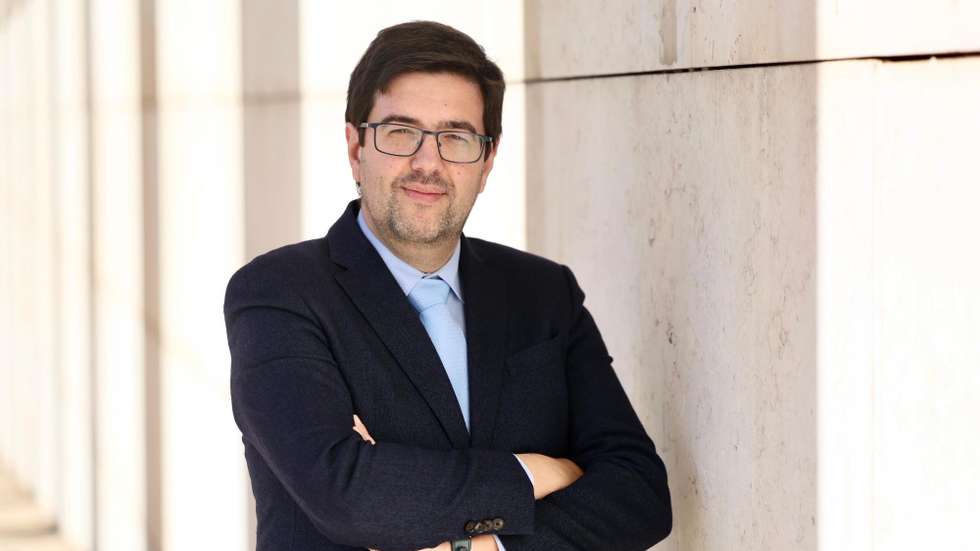 Mestre em Ciências Documentais, pela Universidade da Beira Interior (UBI), Luís Filipe Santos foi, entre julho de 2015 e julho de 2020, subdiretor-geral da DGLAB