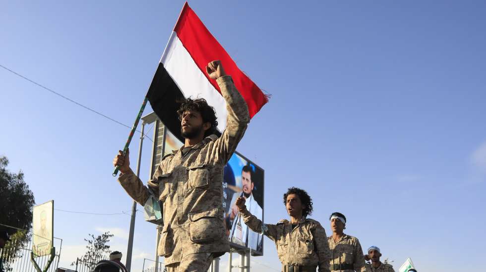epa11888932 Newly-recruited Houthi fighters march past a digital billboard featuring the Houthis' leader Abdul-Malik al-Houthi, during an intensive training program, on a street in Sana'a, Yemen, 11 February 2025. Yemen's Houthi leader Abdul-Malik al-Houthi warned in a televised address that his group would resume cross-border missile and drone attacks on Israel in support of the Palestinian people if the war in the Gaza Strip resumes amid growing fears about the collapse of the ceasefire agreement between Israel and Hamas which came into effect on 19 January 2025.  EPA/YAHYA ARHAB