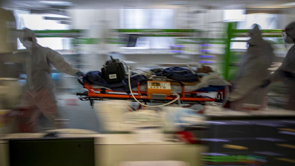 epaselect epa09033842 Paramedics transfer COVID-19 patient from the fully occupied Sokolov Hospital, in Sokolov, Czech Republic, 24 February 2021. According to the Czech Ministry of Health, the capacity of intensive care beds in hospitals is close to absolute exhaustion, with about 15 percent available. The government will ask the Chamber of Deputies to extend the state of emergency, and the government plans to tighten measures to spread the epidemic of COVID-19 caused by the SARS-CoV-2.  EPA/MARTIN DIVISEK