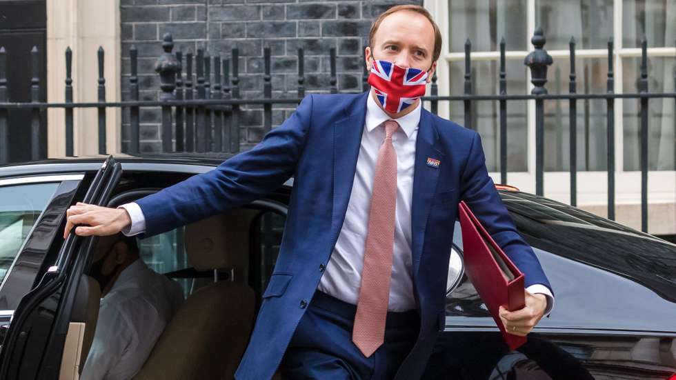 epa09231521 British Health Secretary Matt Hancock arrives in Downing Street ahead of a press conference in London, Britain, 27 May 2021. Prime Minister Johnson has rejected claims by his former closest adviser Dominic Cummings that government mistakes led to thousands of extra Covid deaths. Hancock, who was accused by Cummings of lying about his handling of the pandemic claims the allegations are false.  EPA/VICKIE FLORES